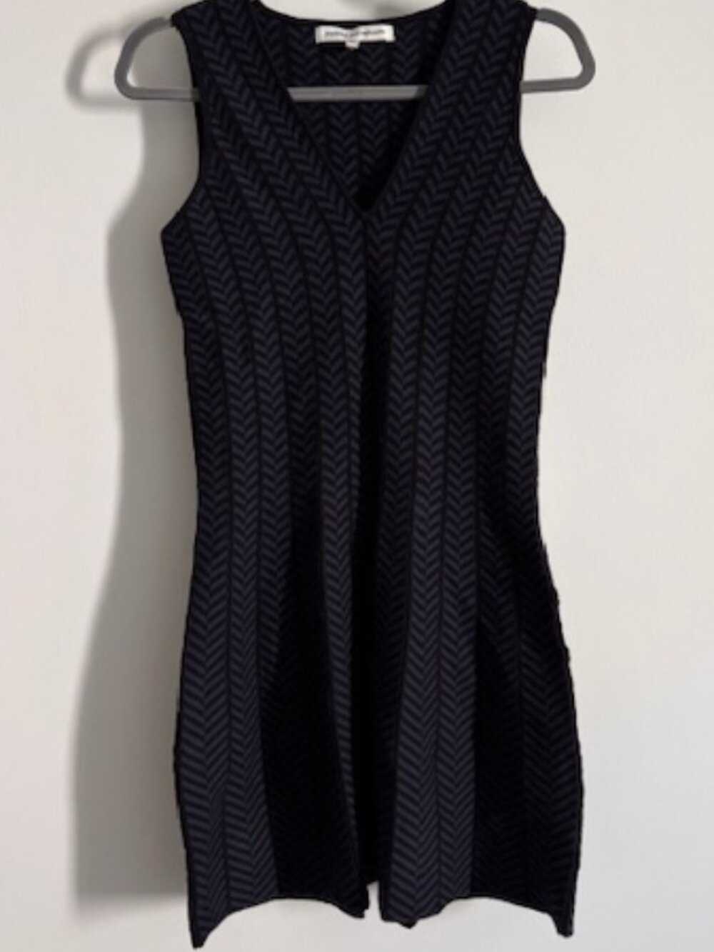CUPCAKES & CASHMERE BLACK BLUE CHEVRON PRINT KNIT HECTOR DRESS